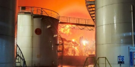 Kilang Pertamina di Cilacap Terbakar Diduga Akibat Petir