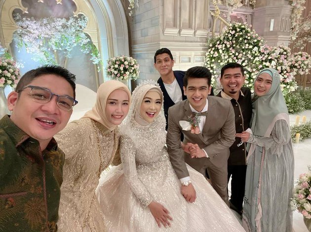 curi perhatian ini gaya deretan artis hadiri pernikahan ria ricis dan teuku ryan
