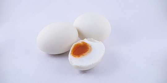 Cara Membuat Telur Asin dengan Abu Gosok, Mudah Dipraktikkan