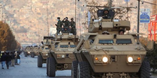 Taliban Gelar Parade Militer dengan Persenjataan Amerika