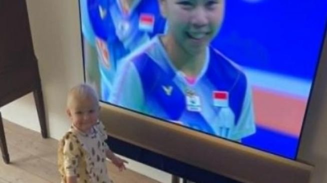 potret vega rohde anak viktor axelsen yang bikin gemas pencinta bulu tangkis