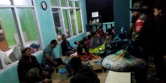 180 Warga Sukamakmur Bogor Mengungsi Akibat Tanah Bergeser, Butuh Selimut hingga Obat