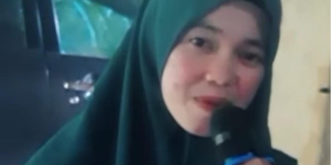 Viral, Wanita Berkerudung Suaranya Begitu Merdu Mirip Nike Ardilla