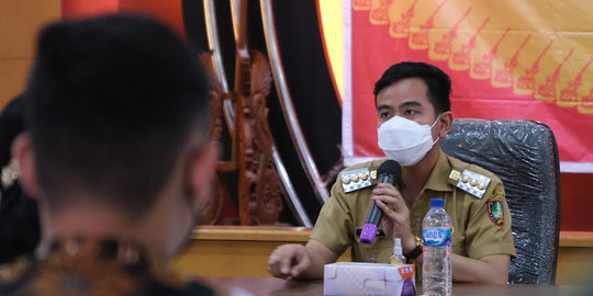 Ricuh Suporter Dipicu Kekalahan Persis Solo, Gibran Sebut 'Mental Belum Siap Kalah'