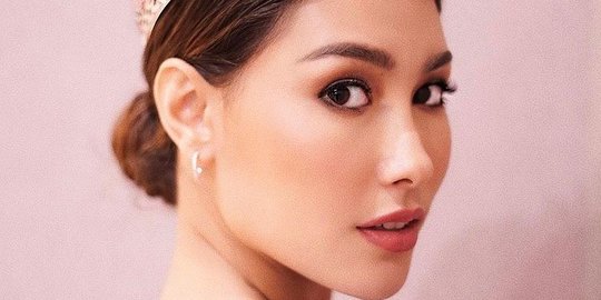 Hilang Kontak dengan Keluarga, Ini 4 Potret Frederika Cull Puteri Indonesia 2019
