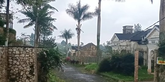 Puluhan Rumah Mewah Terbengkalai 15 Tahun, Bule Asal Belanda Pilih Tinggal Menyendiri