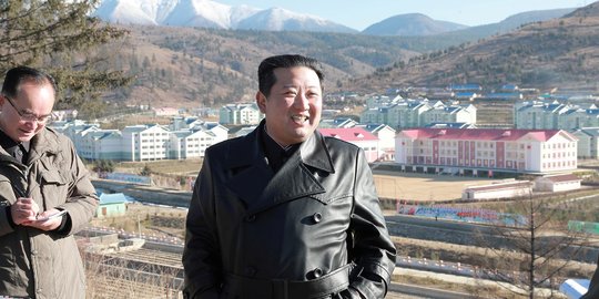 Semringah Kim Jong-un Tinjau Pembangunan Kota Baru