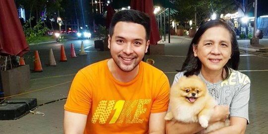 Kerap Jadi Antagonis di Suara Hati Istri, Ini 4 Potret Kompak Hans Hosman & Keluarga
