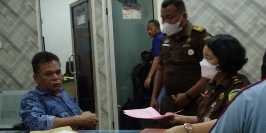 Mantan Kepsek Sman 8 Medan Ditahan Terkait Korupsi Dana Bos Rp14 Miliar 6936