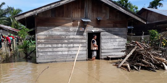 10 Ribu Lebih Paket Bantuan Disalurkan untuk Korban Banjir di Sintang Kalbar