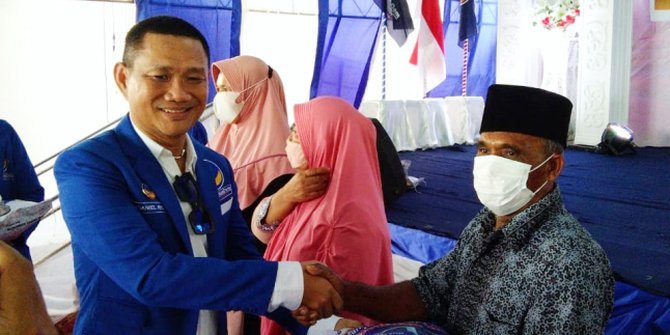 bantu warga kabupaten buru aksi daniel rigen suami bella shofie banjir pujian