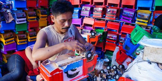 Eksistensi Truk Kayu, Nostalgia Mainan Antik yang Melawan Zaman