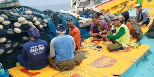 Begini Potret Suka Duka Kehidupan Nelayan Tradisional saat di Tengah Laut