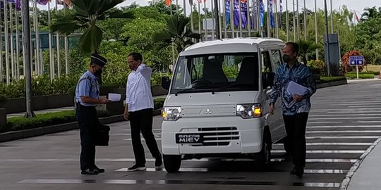 Usai Tinjau GIIAS 2021, Jokowi Jajal Mobil Listrik Mitsubishi