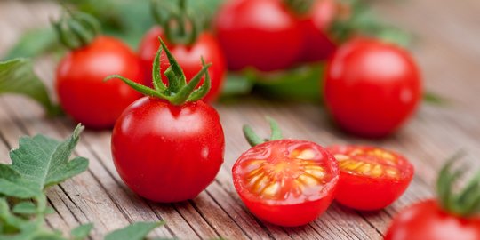 5 Manfaat Tomat untuk Wajah Berjerawat, Bikin Kulit Makin Cerah