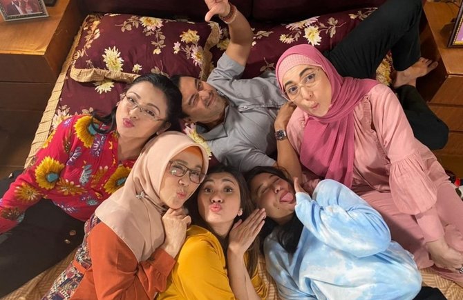 akrab ini potret devi permatasari amp pemain love story the series di lokasi syuting