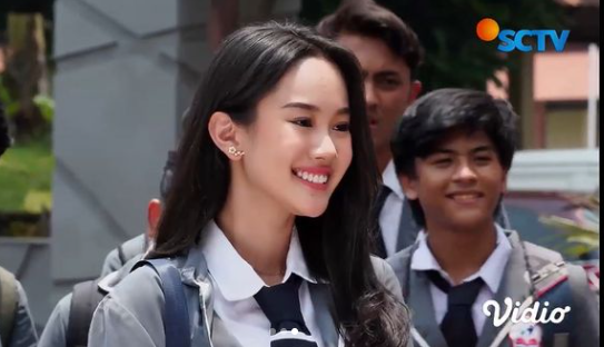 perankan tokoh zora di dari jendela smp ini 4 fakta luz victoria