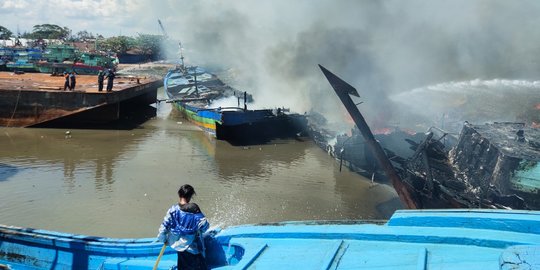 Polisi Periksa 4 Saksi Terkait Kebakaran Belasan Kapal di Tegal