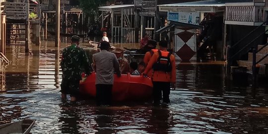 Sungai Batang Hari Leko Meluap, 390 Rumah Terendam Banjir Di Musi ...