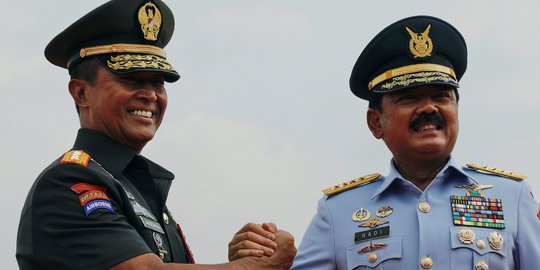 Salam Komando Jenderal Andika dan Marsekal Hadi dalam Sertijab Panglima TNI