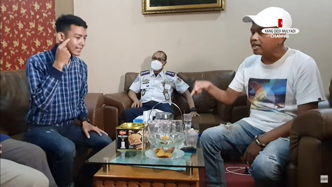 mahasiswa viral protes ke dedi mulyadi