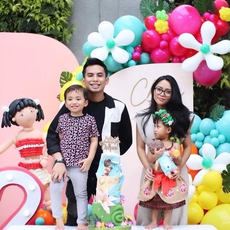 4 potret ulang tahun chava anak rachel vennya dihadiri niko