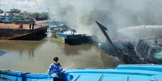 Selidiki Kebakaran 13 Kapal di Pelabuhan Tegal, Polda Jateng Kerahkan Tim Labfor