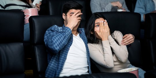 Agar Tetap Nyaman Nonton Bareng Doi, Lakukan 4 Hal Ini di Bioskop Yuk!