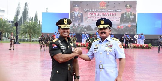 Marsekal Hadi dan Jenderal Andika Serah Terima Jabatan Panglima TNI