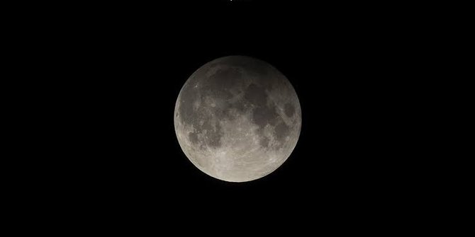 ilustrasi gerhana bulan penumbra