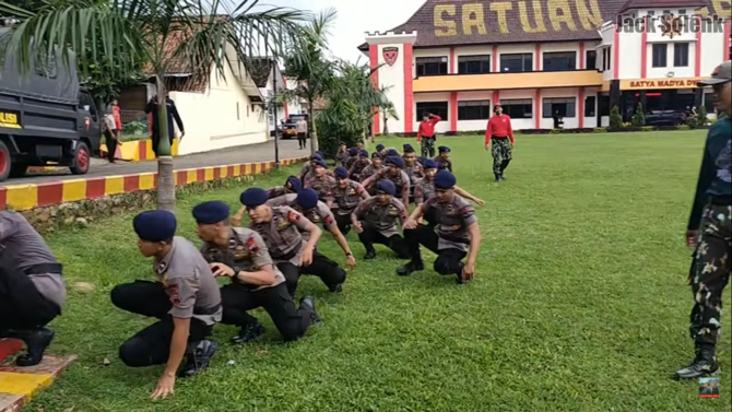 begini tradisi masuk satuan brimob polri