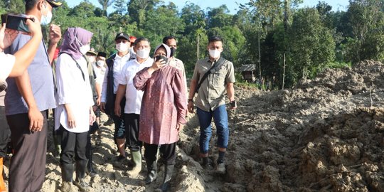 Cek Lokasi Banjir dan Longsor di Sumut, Mensos Usul Relokasi & Bangun Lumbung Sosial