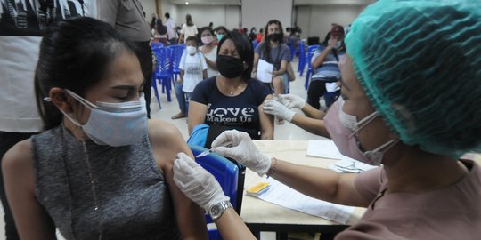 Epidemiolog Imbau Pemerintah Segera Menyuntik Vaksin Booster ke Masyarakat