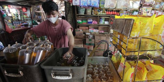 Ibu Rumah Tangga Berteriak Harga Minyak Goreng Mahal