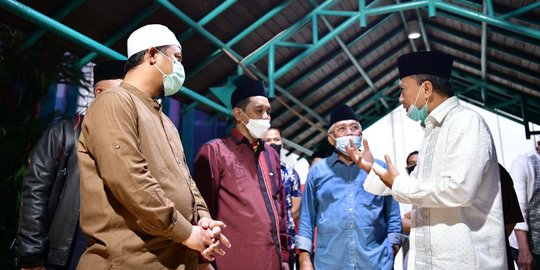 Salat Subuh di Masjid Al Markaz Makassar, Zulhas Harap Islam Semakin Maju & Berjaya