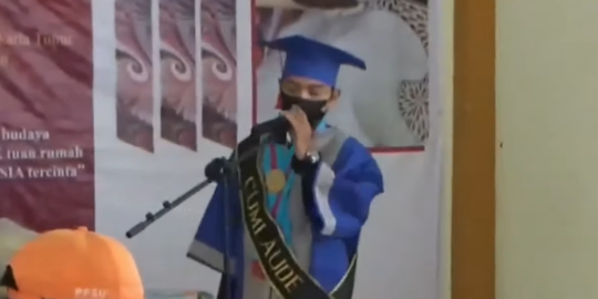 Wisuda Dihadiri Wagub, Begini Kisah Inspiratif Petugas Oranye Lulus Kuliah Cumlaude