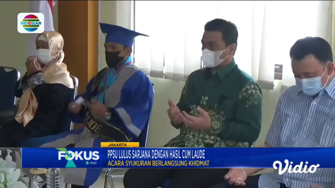 petugas pasukan oranye mampu lulus kuliah cumlaude dan biayai sendiri