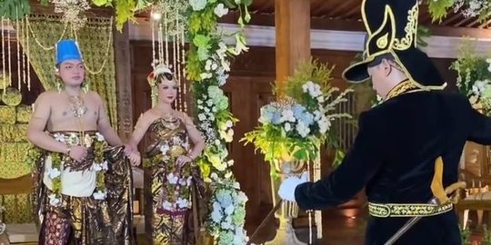 Kental dengan Adat Jawa, Ini 4 Momen Pernikahan Cicilia Sinta Adik Soimah