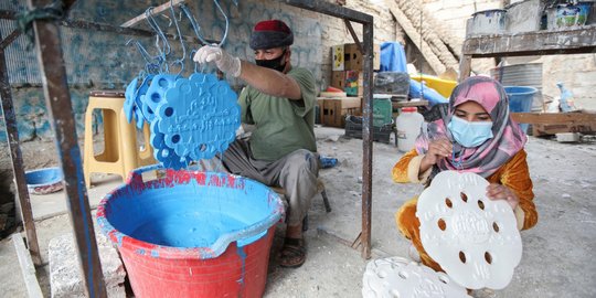 Intip Pembuatan Jimat yang Dipercaya Warga Irak Mencegah Kesialan