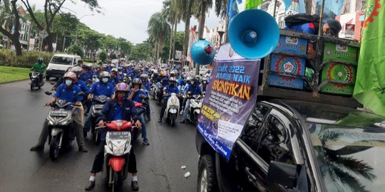 Tuntut UMK Naik 13,5 Persen, Ratusan Buruh Kepung Disnaker Kabupaten Tangerang