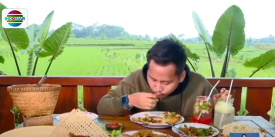 Sajikan Kuliner Lokal, Restoran di Banyumas Hadirkan Sensasi Makan di Tengah Sawah