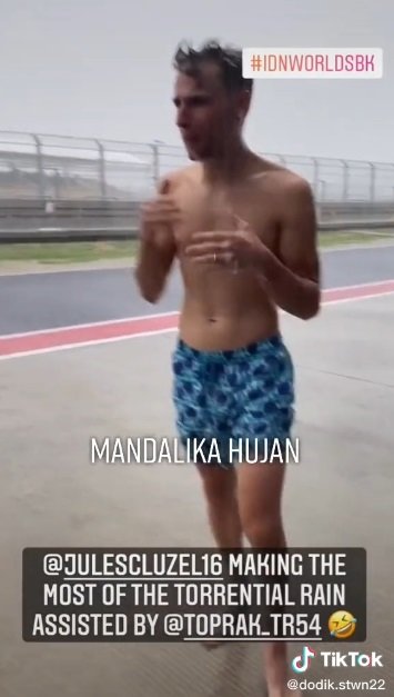 aksi kocak pembalap wsbk