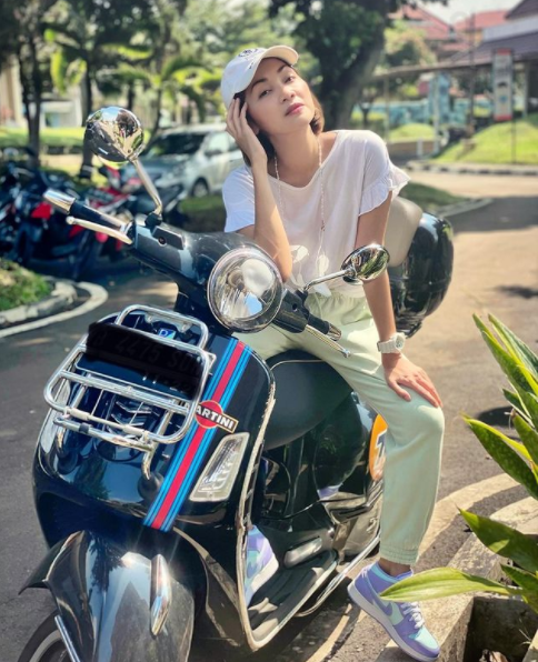 tampil kece intip 4 potret windy wulandari pemain dari jendela smp saat naik motor