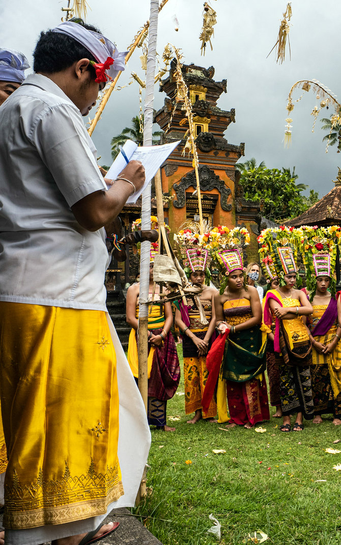 tari rejang bali