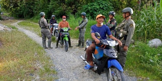 Persempit Gerak Simpatisan Teroris Poso, Satgas Madago Raya Razia Barang Bawaan Warga