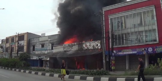 Toko Perabot Elektronik di Bekasi Terbakar, Kerugian Hampir Rp2 M