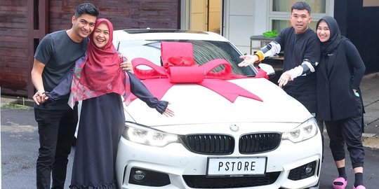 Mewah! Ini 7 Potret Hadiah Mobil Buat Ria Ricis dan Teuku Ryan dari Putra Siregar