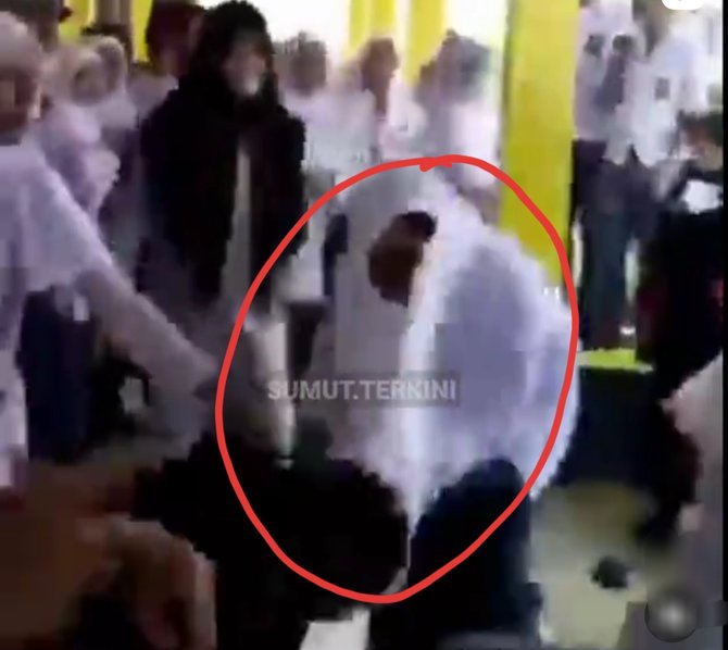 viral dua siswi sma berkelahi di sekolah alasannya bikin miris