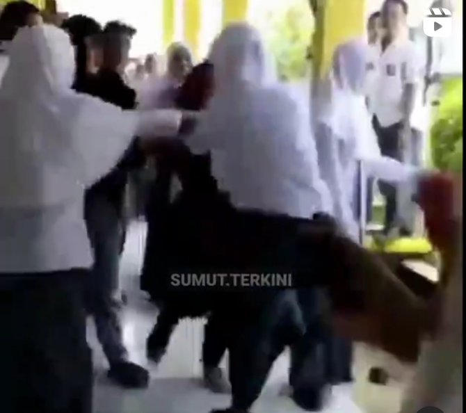 viral dua siswi sma berkelahi di sekolah alasannya bikin miris