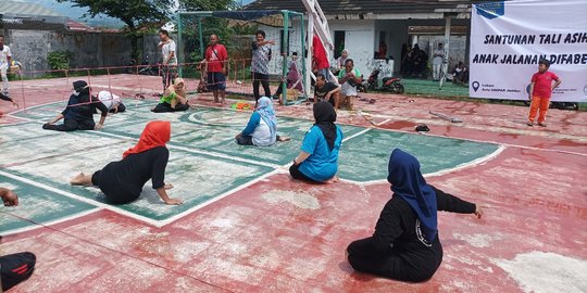 Penyandang Disabilitas di Jember Ikuti Turnamen Bola Voli Duduk